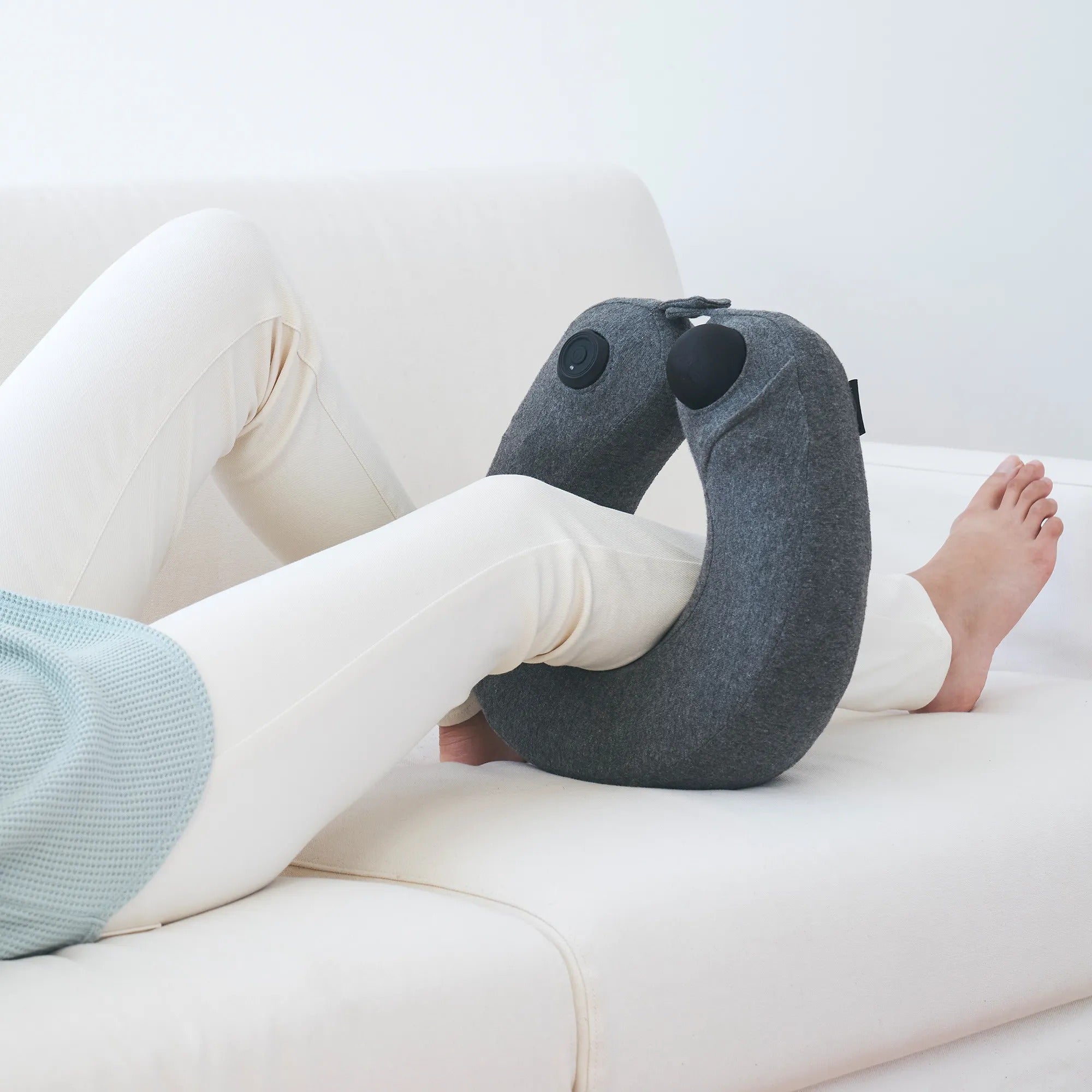 Synca NekMo Travel Pillow with Relaxing Massage